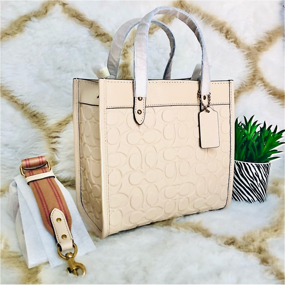 100% Authentic Brand New Coach Field Tote 22 C4829 In Signature Leather, Ivory